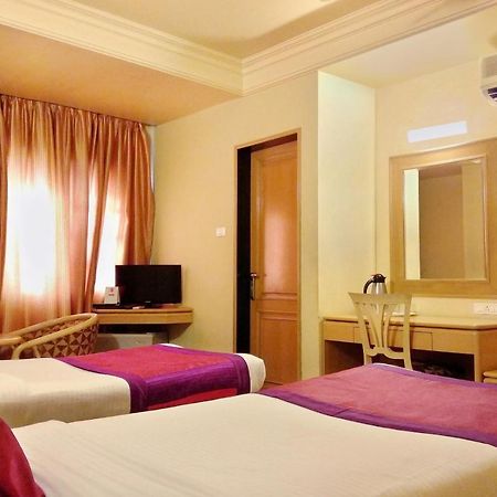Capital O 333 Hotel Crystal Homes Bangalore Buitenkant foto