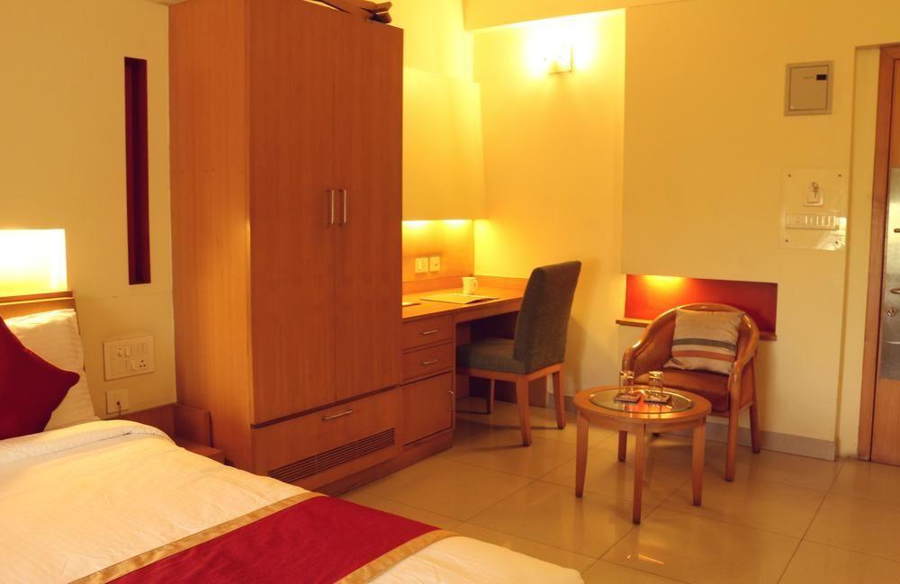 Capital O 333 Hotel Crystal Homes Bangalore Buitenkant foto
