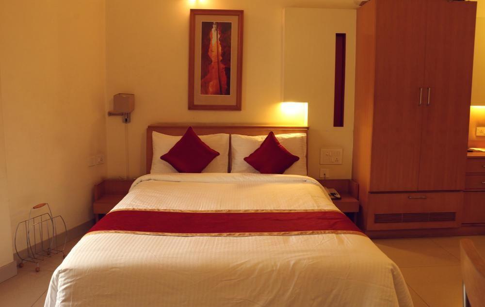 Capital O 333 Hotel Crystal Homes Bangalore Buitenkant foto