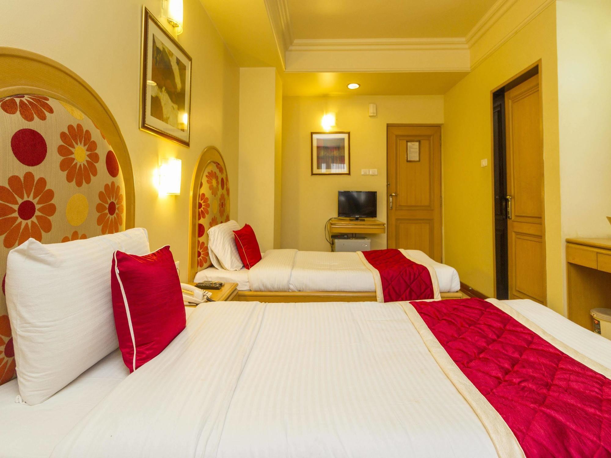 Capital O 333 Hotel Crystal Homes Bangalore Buitenkant foto