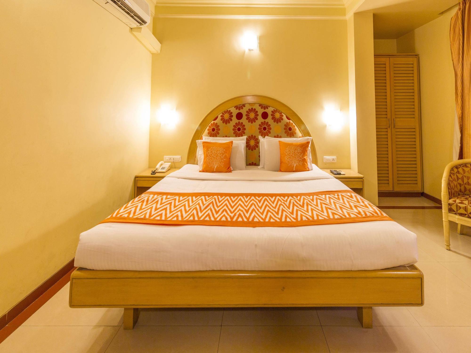 Capital O 333 Hotel Crystal Homes Bangalore Buitenkant foto